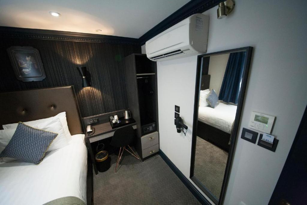 The Pack And Carriage London Hotel Exterior photo